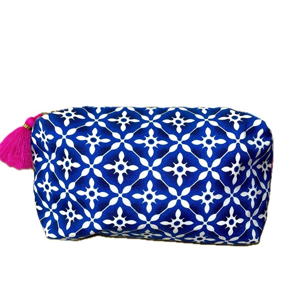 Estee Lauder Blue Flower Printed Cosmetic Makeup Bag ( 2 Side Look), NWOT - Picture 8 of 8